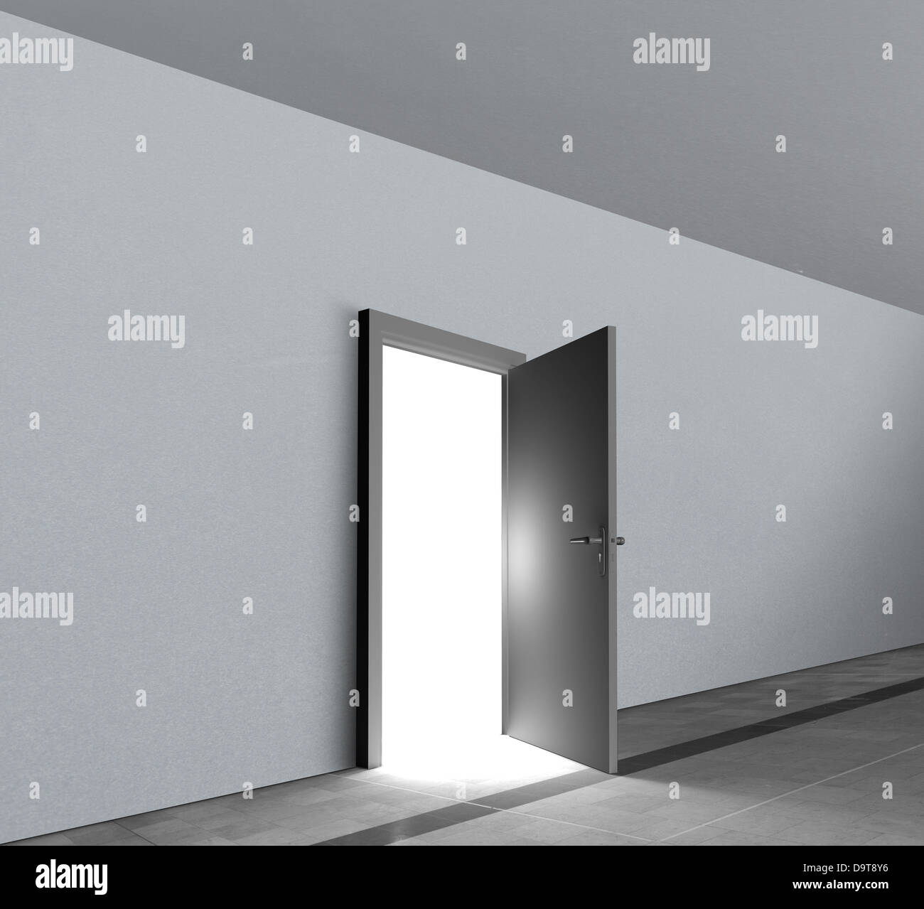 Porta aperta che mostra luce bianca brillante Foto Stock