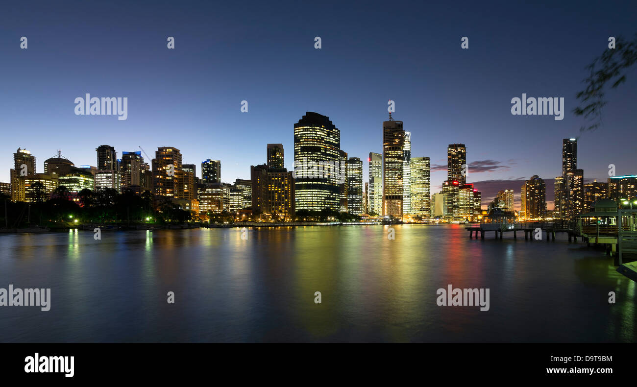 Skyline serale del quartiere centrale degli affari di Brisbane nel Queensland Australia Foto Stock