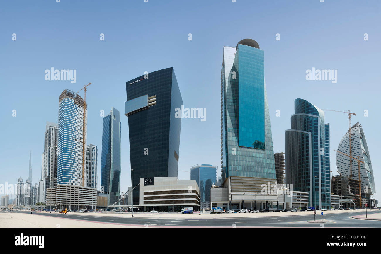 I moderni grattacieli in costruzione presso la baia di business district in Dubai Emirati Arabi Uniti Foto Stock