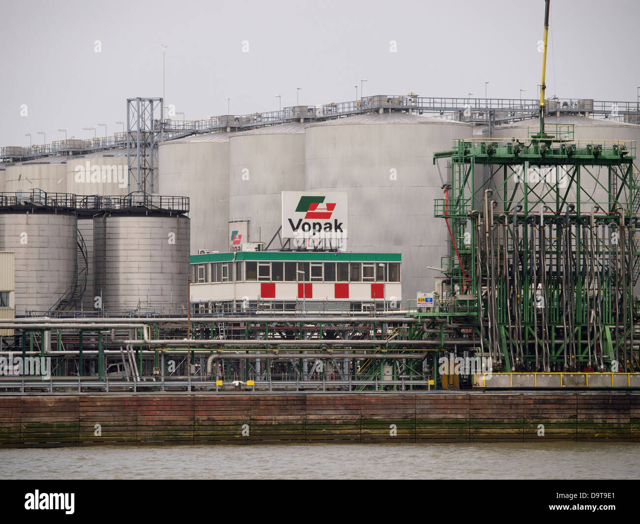 Olio Vopak storage e facilità di distribuzione nel porto di Rotterdam, Paesi Bassi Foto Stock
