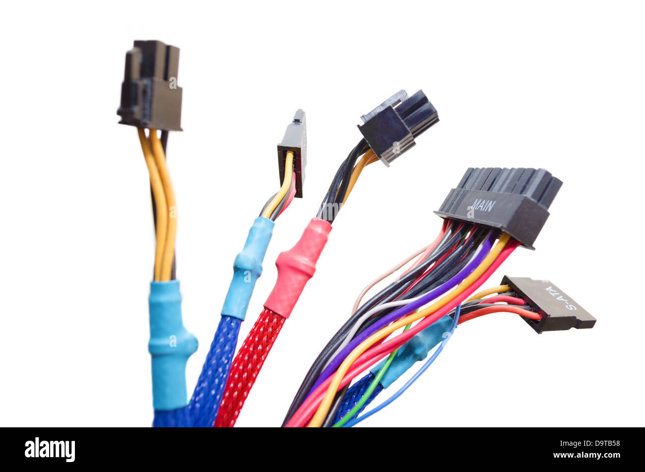 Alcuni colorato i cavi di alimentazione per un personal computer. Foto Stock