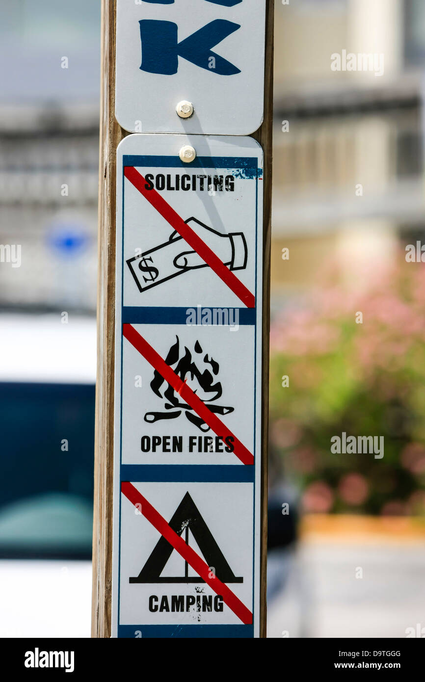 Segno sulla spiaggia - Nessun adescamento, ope incendi, camping Foto Stock