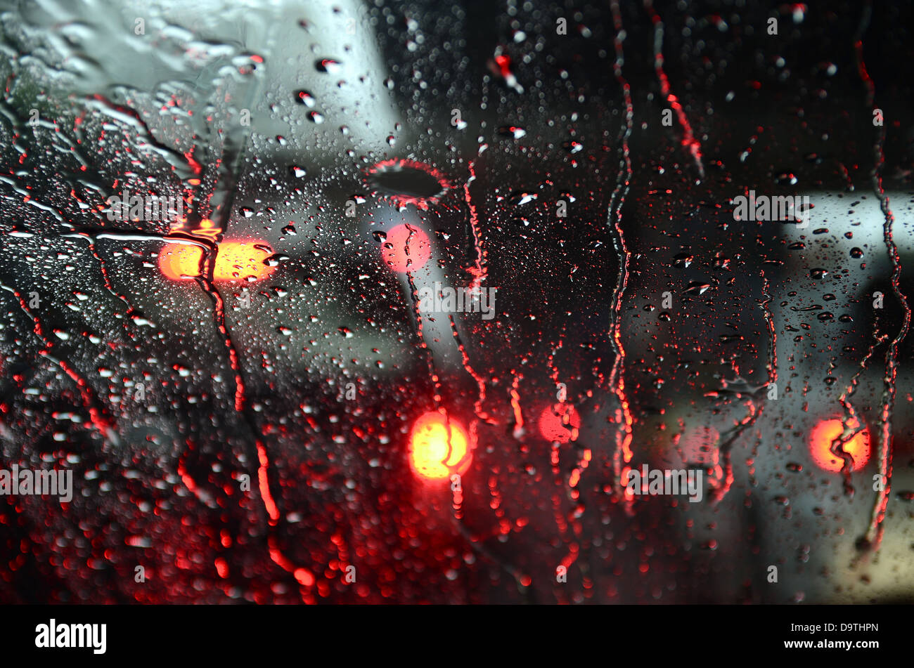 Goccia di pioggia sul parabrezza Foto Stock