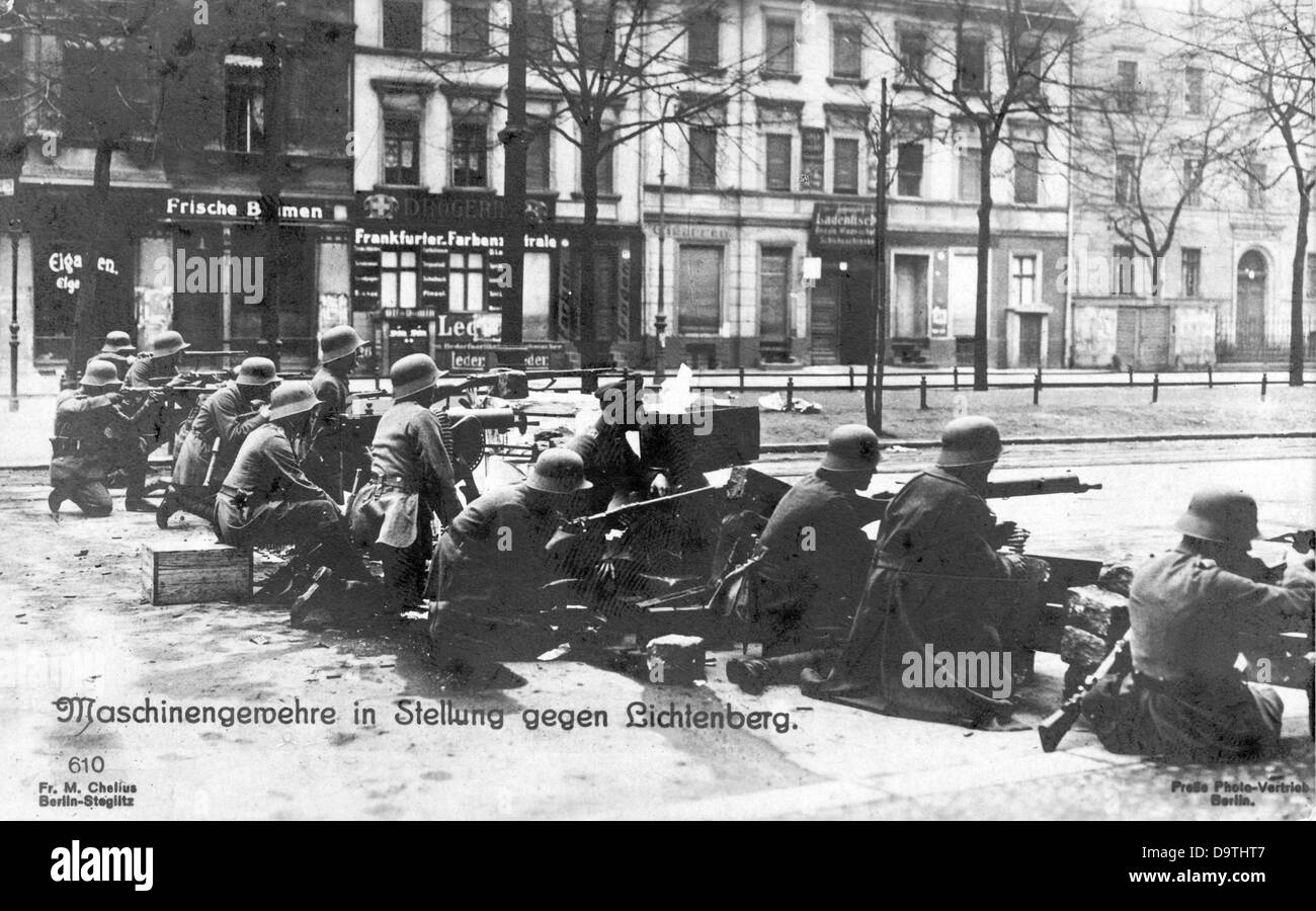 La rivoluzione tedesca 1918/1919 pistole di macchina sono posizionati