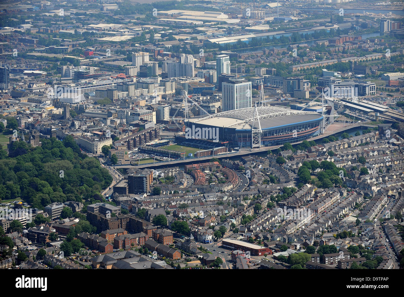 Immagine aerea di Cardiff City Centre e Millenium Stadium Foto Stock