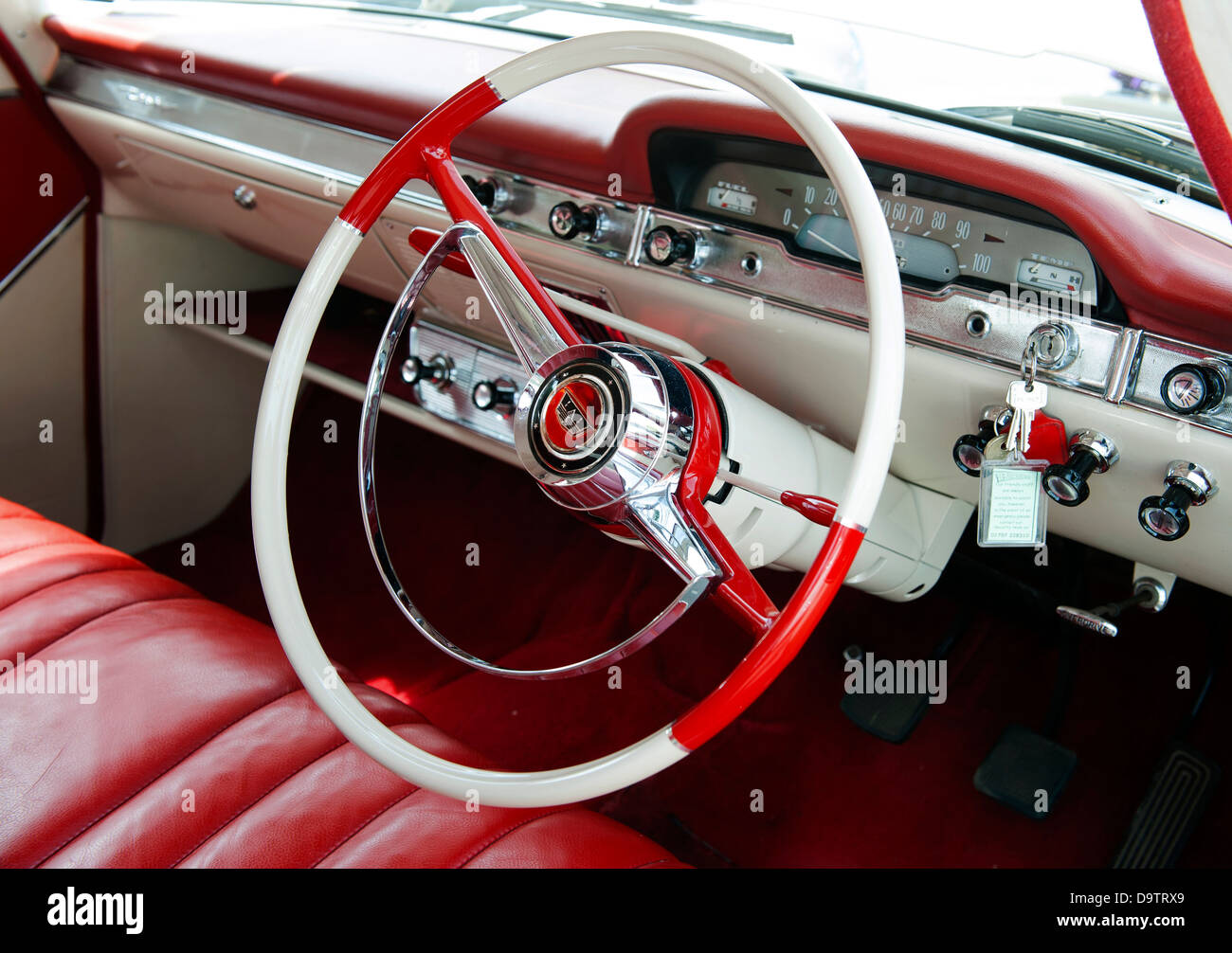 All'interno di un'auto d'epoca a Camber Sands, segala, East Sussex, Regno Unito Foto Stock