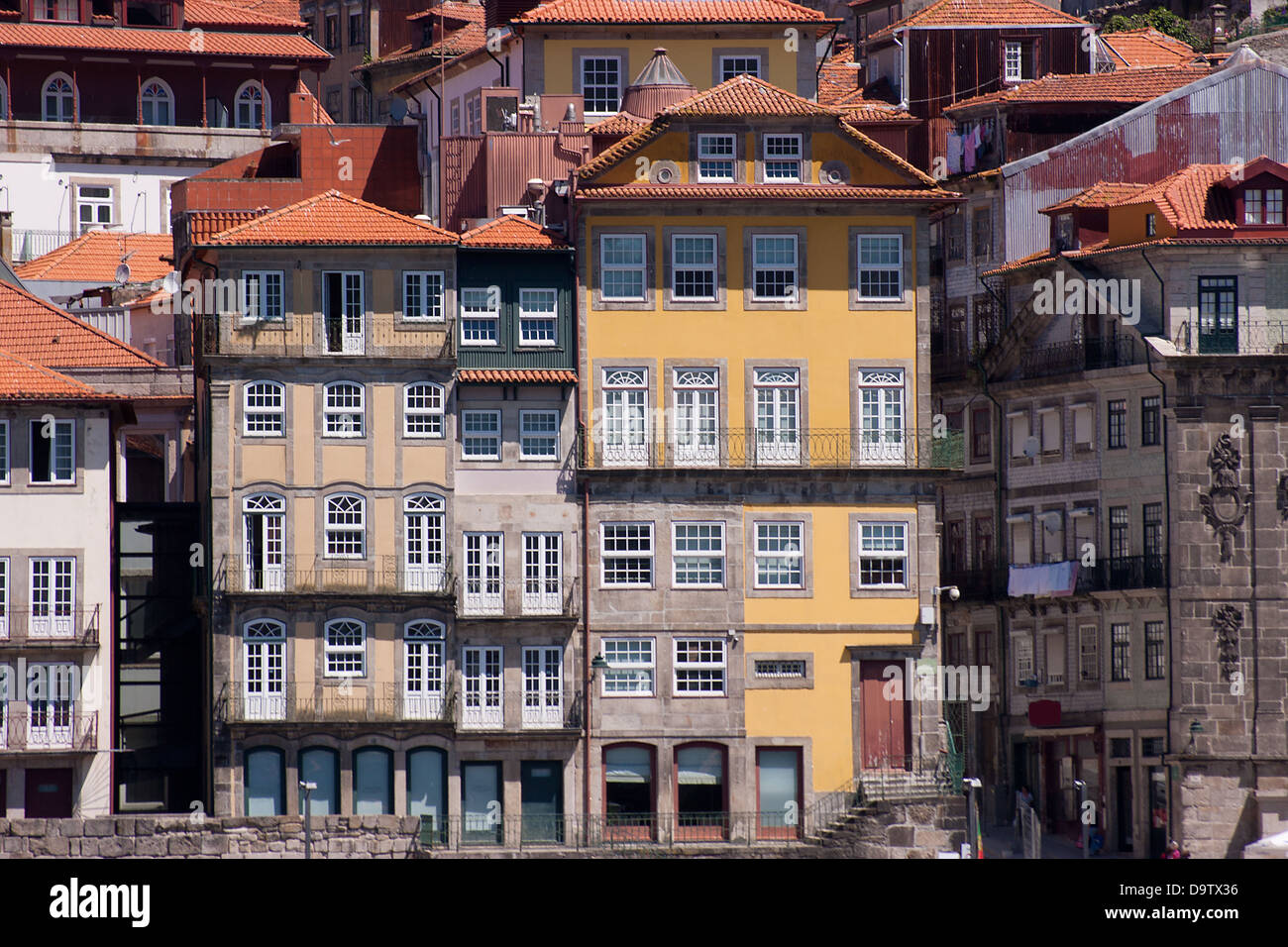 Vista sulle facciate di Porto, Portogallo Foto Stock