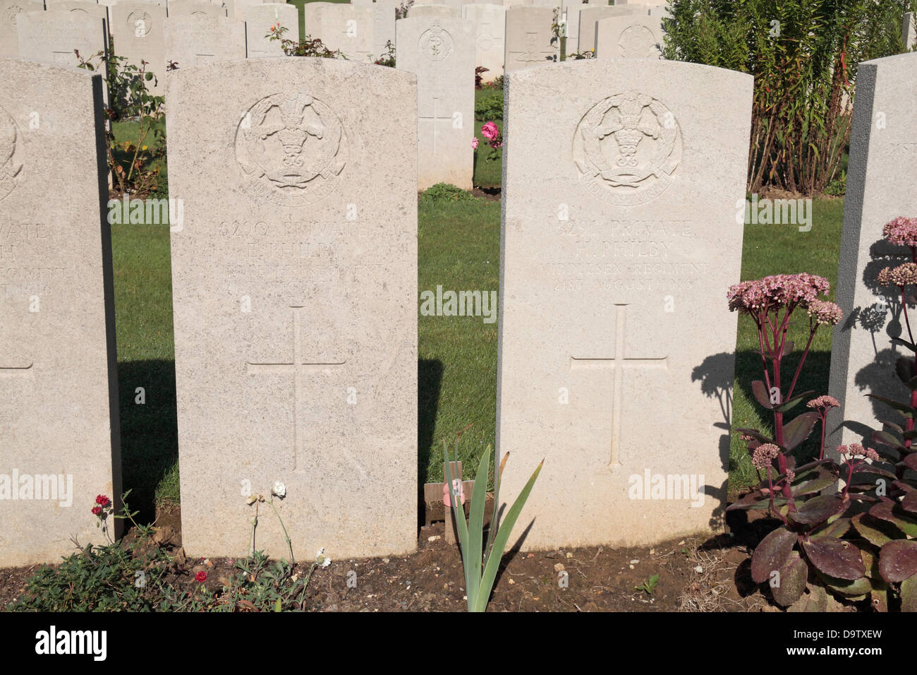 Borthers sepolto insieme, Privates Ernest & Herbert Philby, Flatiron Copse cimitero, Mametz, Somme Picardia, Francia. Foto Stock