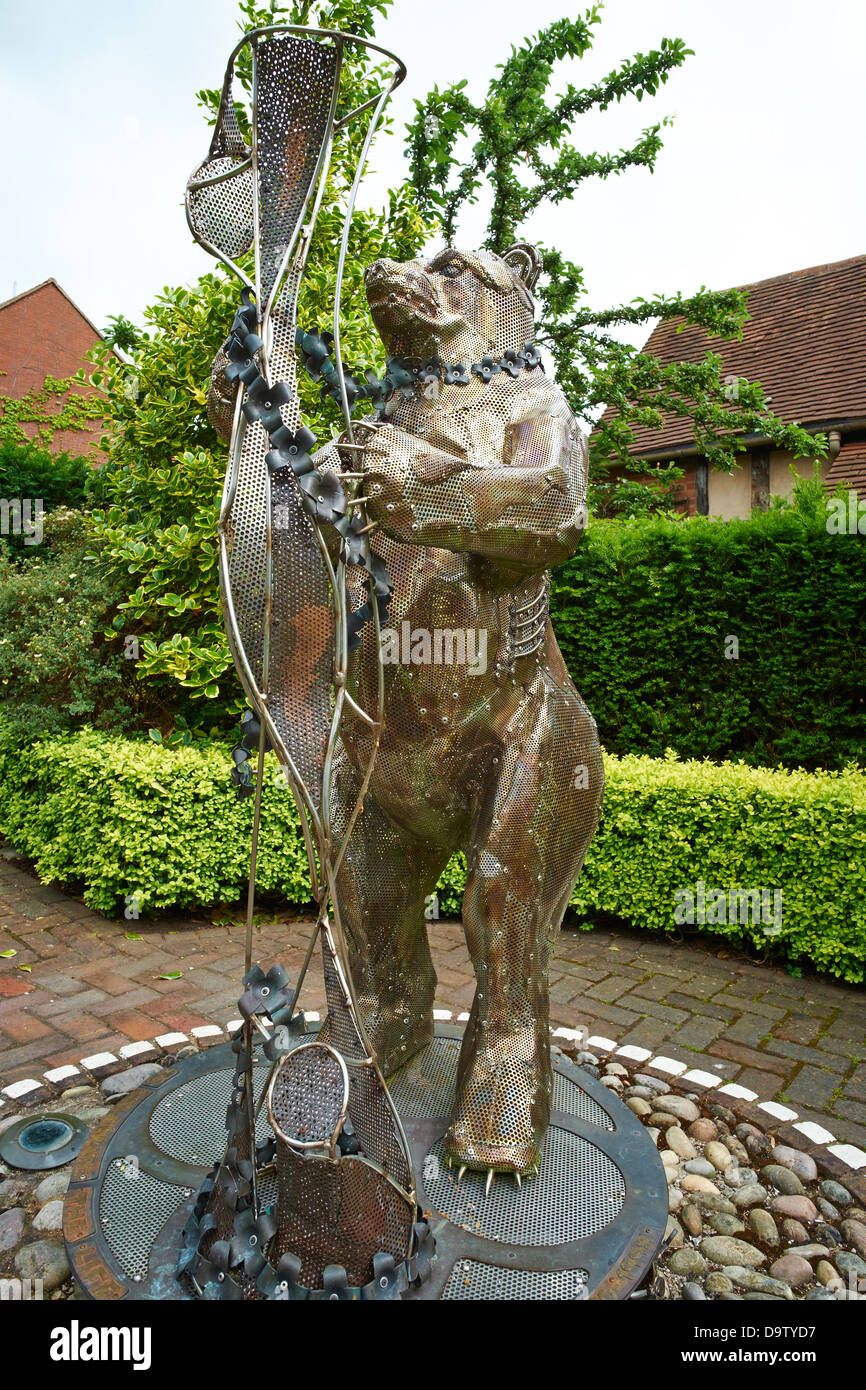 L'Orso e sfilacciato emblema dello staff di Warwick da Rachel Higgins Lord Leycester Hospital Warwick Regno Unito Foto Stock