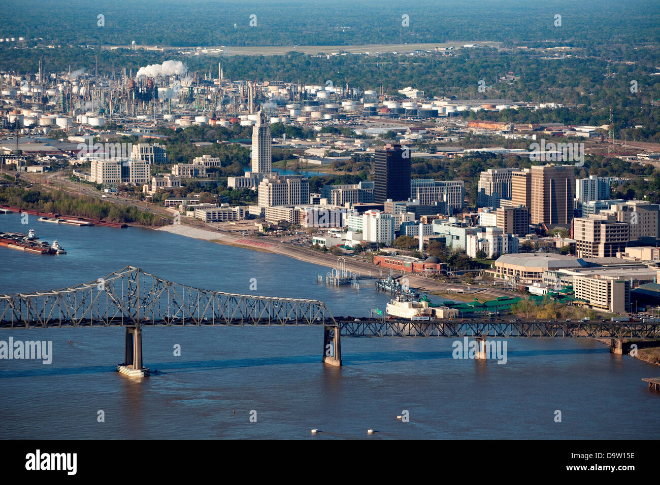 Antenna di Baton Rouge, Louisiana da oltre il Fiume Mississippi Foto Stock
