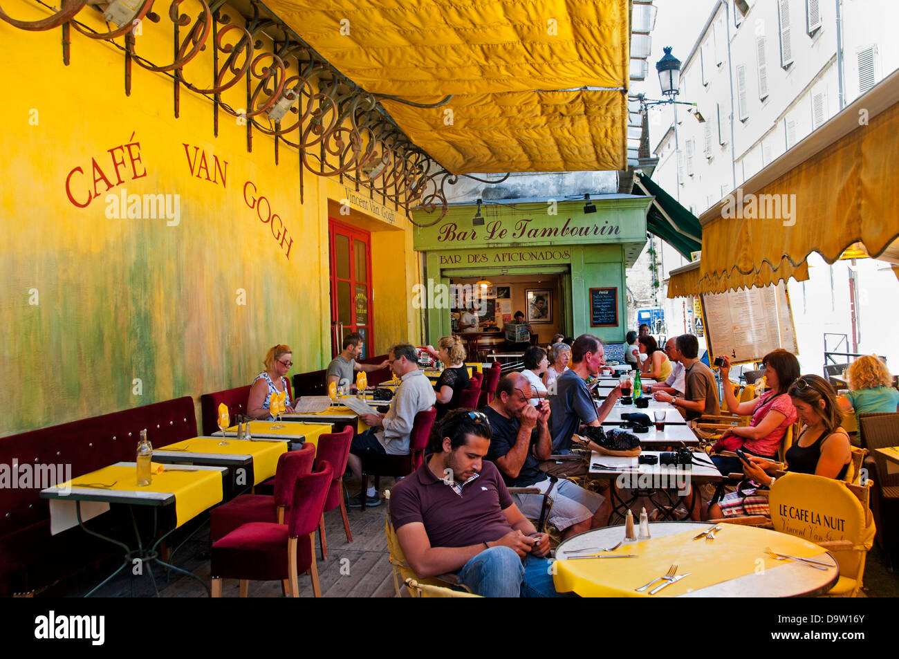 Café Van Gogh ( il caffè con terrazza di notte ) Place du Forum Arles  Francia Vincent van Gogh 1853-1890 Paesi Bassi Paesi Bassi Foto stock -  Alamy