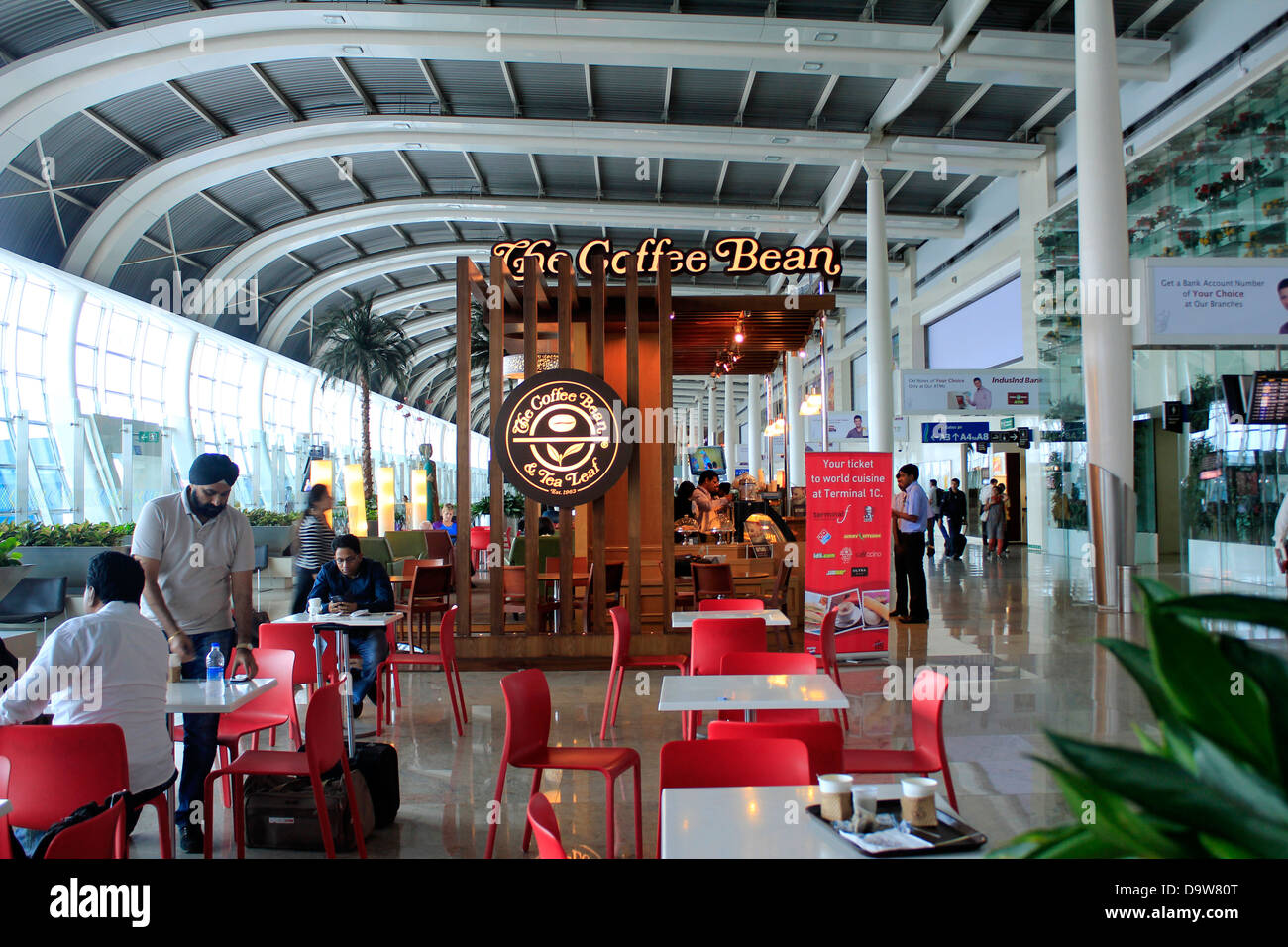 Coffee shop all'interno di l'aeroporto internazionale di Mumbai Foto Stock