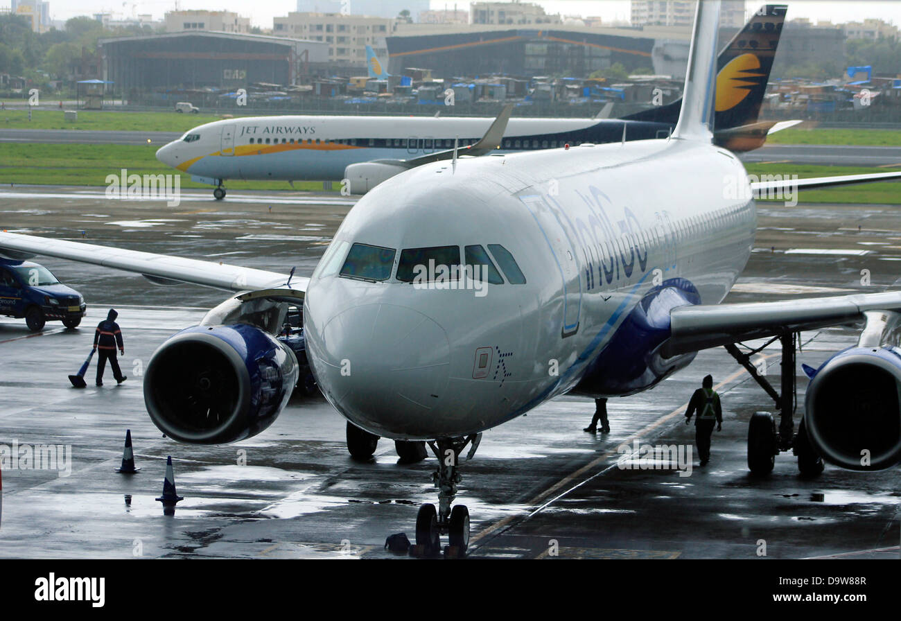 Indigo Airlines presso l'aeroporto internazionale di Mumbai, Mumbai, India Foto Stock