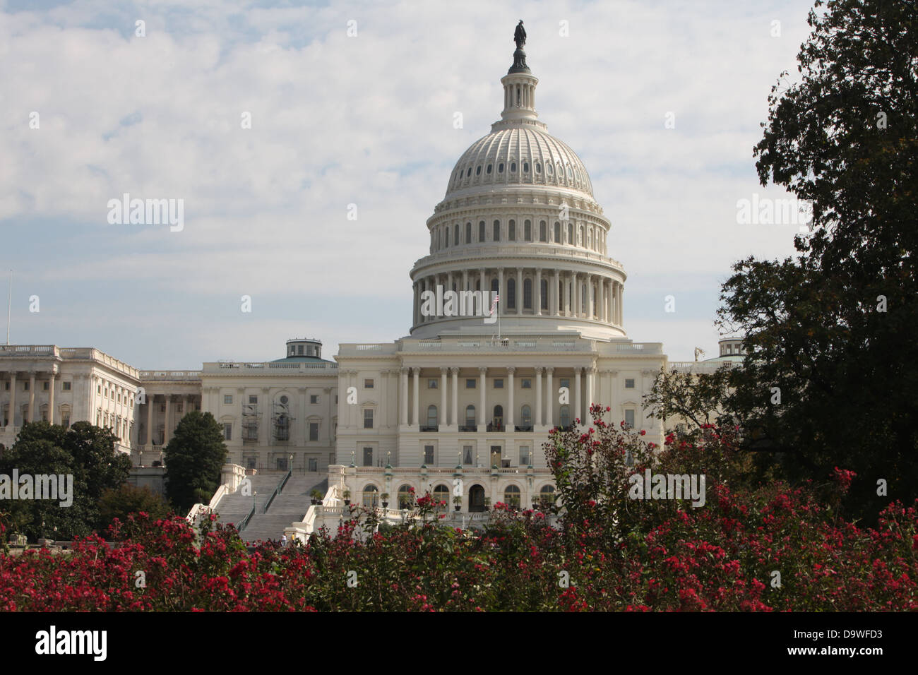 Questa immagine della Law Enforcement Torch Run della U.S. Customs and Border Protection mostra gli agenti che partecipano all'evento. Sottolinea il coinvolgimento del CBP nella promozione della consapevolezza delle forze dell'ordine e della prevenzione della droga. Foto Stock