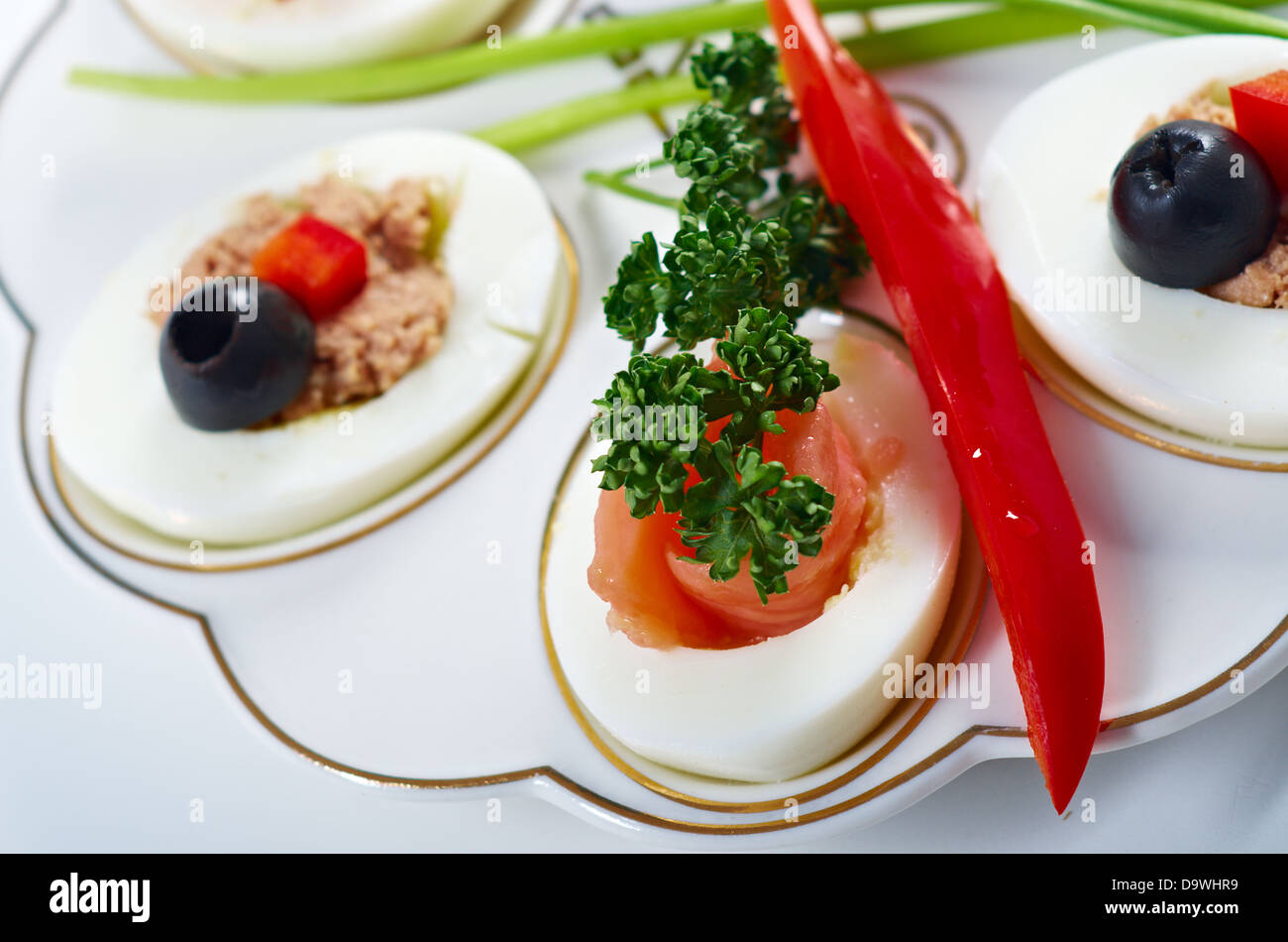 Uova ripiene con salmone Foto Stock