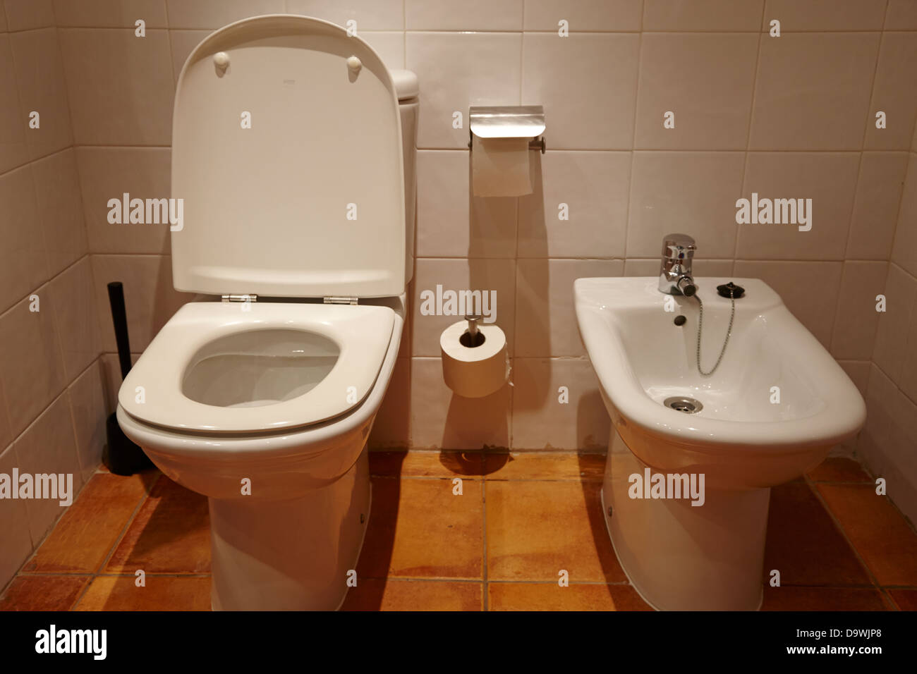 Wc e bidet in una camera di hotel salou, Catalogna, Spagna Foto stock -  Alamy