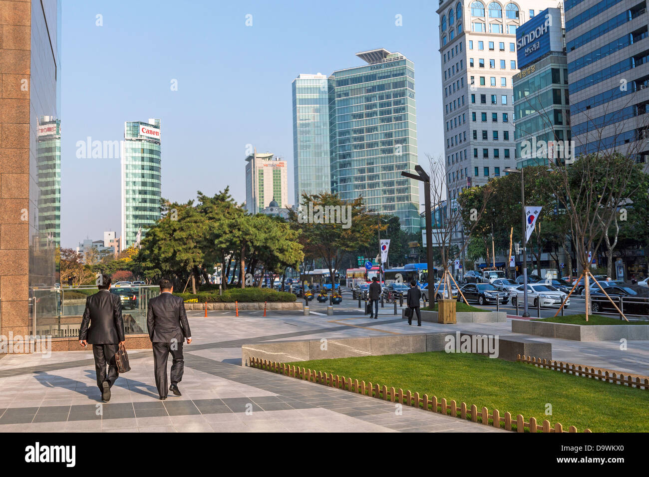 Gli edifici nel moderno quartiere degli affari e dello shopping di Gangnam-gu, Seoul, Corea del Sud, Asia Foto Stock