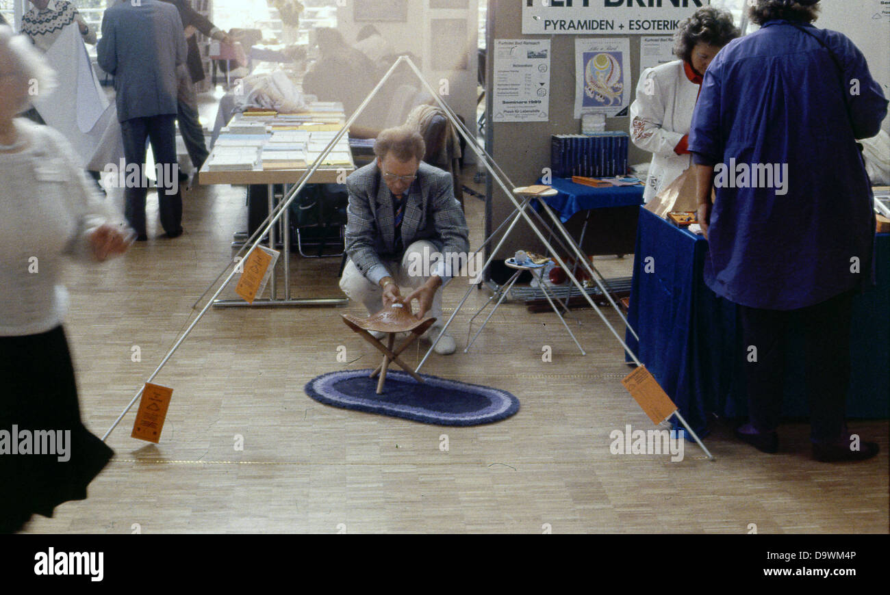 La scena con la famosa fiera occulto a Basilea Svizzera - Basilea PSI giorni - nel 1989. anno. Archiviazione di fotografie. Foto Stock