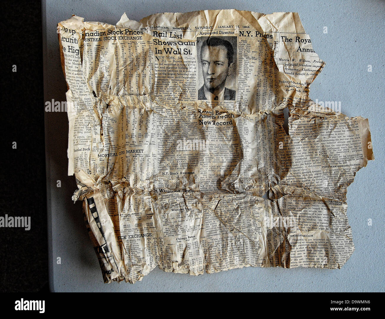 Bletchley Park, Regno Unito. Il 27 giugno, 2013. Una pagina di Montreal standard da 1944 utilizzato per eseguire il wrapping di una valvola per il computer EDSAC all'Università di Cambridge che è attualmente in fase di ri-creato presso il National Museum of Computing a Bletchley Park. Prima di parti di lavoro di ricostruzione EDSAC sono dimostrata alla celebrazione del centenario di Sir Maurice documento Wilkes, padre di British computing Credito: John Robertson/Alamy Live News Foto Stock