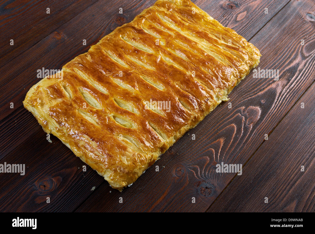 Home torta con cavolo e uovo di gallina . closeup Foto Stock