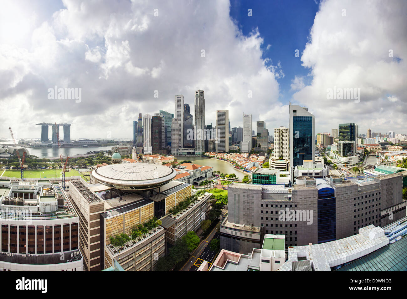 Sud-est asiatico, Singapore, elevati vista sul centro della città e la baia di Marina Foto Stock
