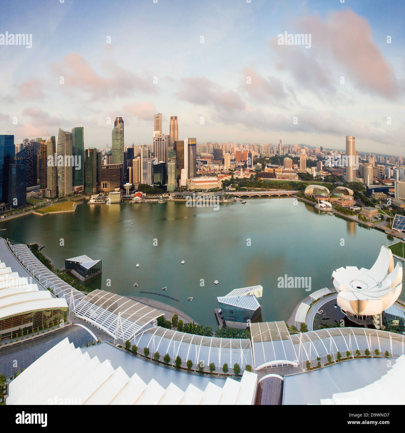 Sud-est asiatico, Singapore, elevati vista sul centro della città e la baia di Marina Foto Stock