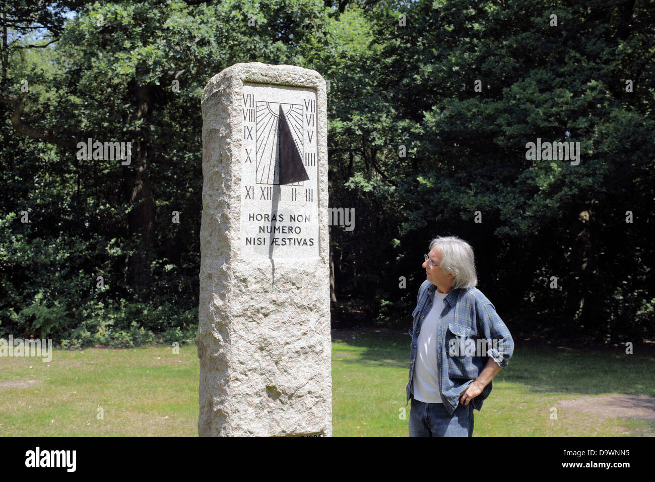 Il Willet Memorial meridiana, Petts Wood, Londra del sud. Foto Stock