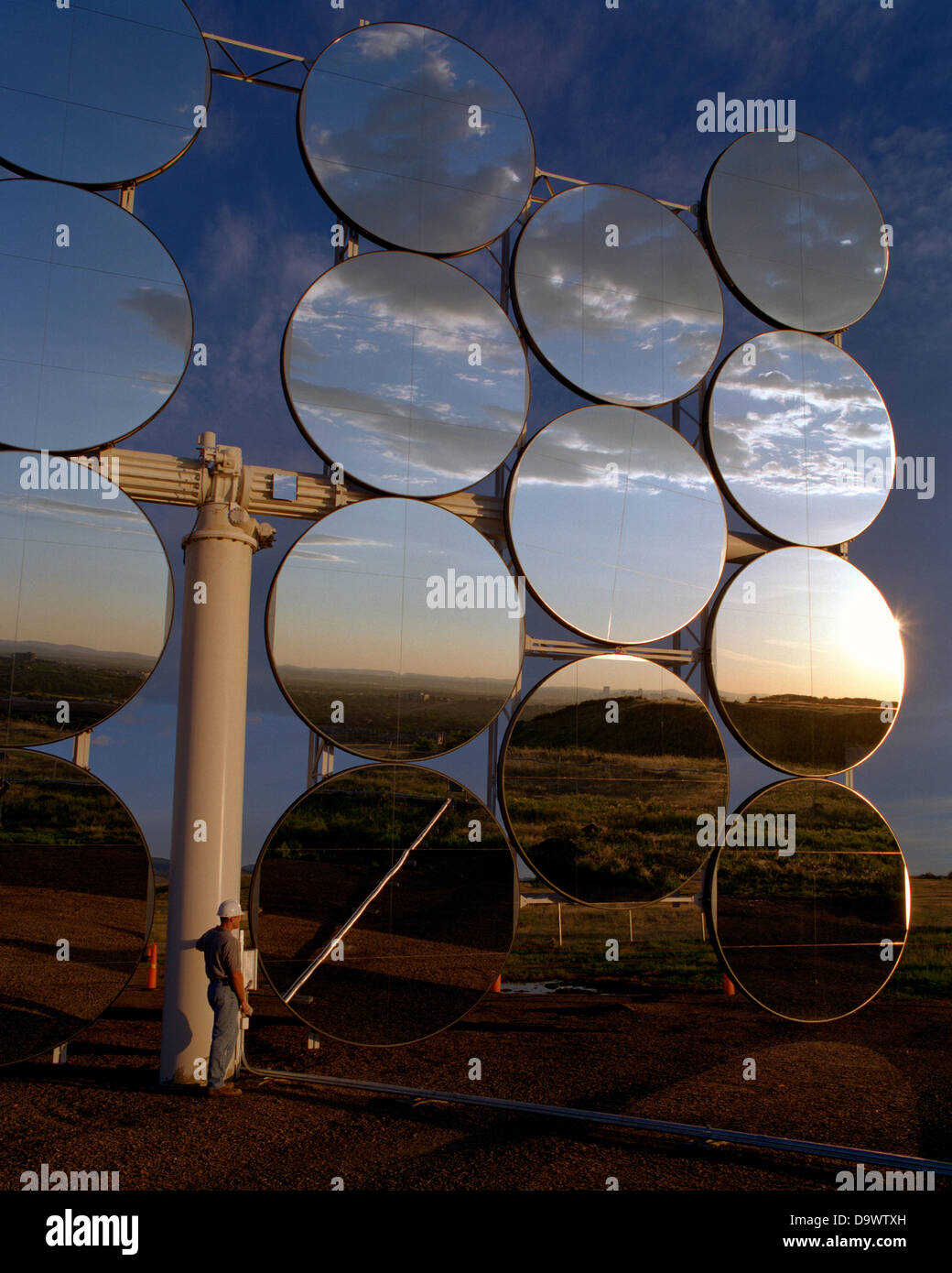 SAIC progettata e costruita heliostat solar power tower nella fascia pedemontana Agosto 19, 1997 in Golden, Colorado. Foto Stock