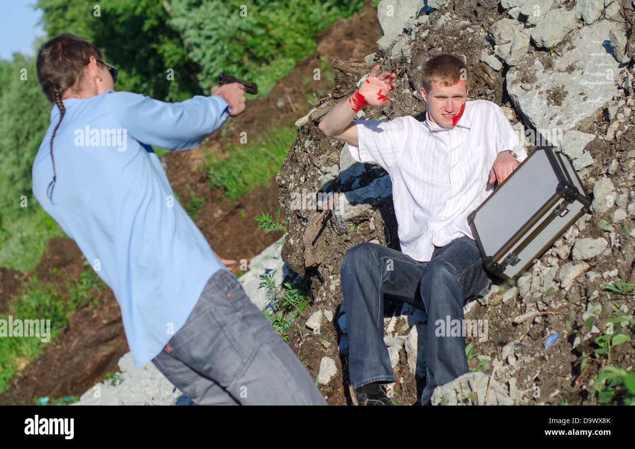Minaccia criminale con una pistola Foto Stock