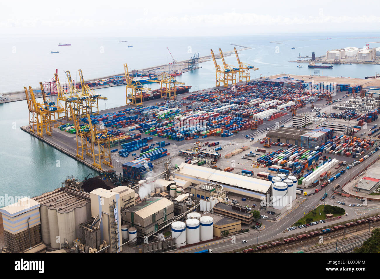 Alta vista di Barcellona contenitore porta dockyard. Foto Stock