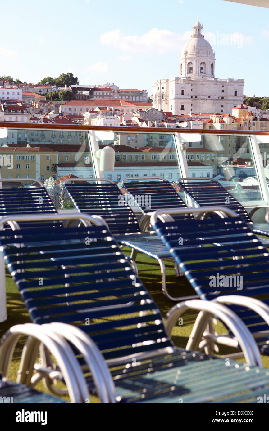 Superiore ponte principale la nave di crociera Pantheon Nazionale Lisbona Portogallo Europa Foto Stock