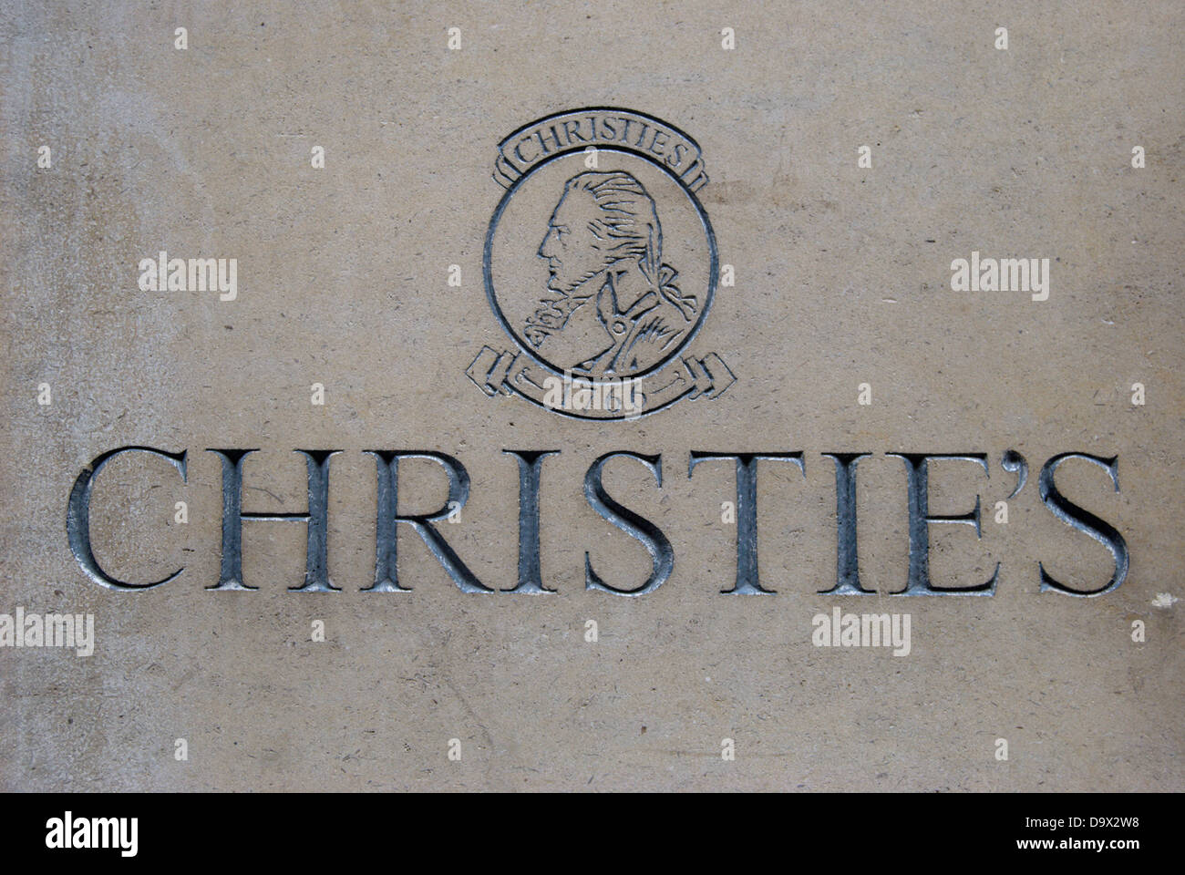 Parete di ingresso placca alla casa d'aste Christie's, King Street, Londra, Inghilterra Foto Stock