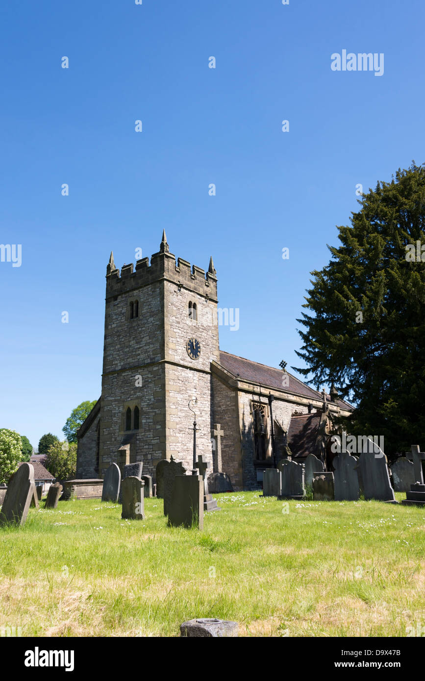 Trinità Santa Chiesa Parrocchiale, Ashford nell'acqua, parco nazionale di Peak District, Derbyshire, in Inghilterra. Foto Stock