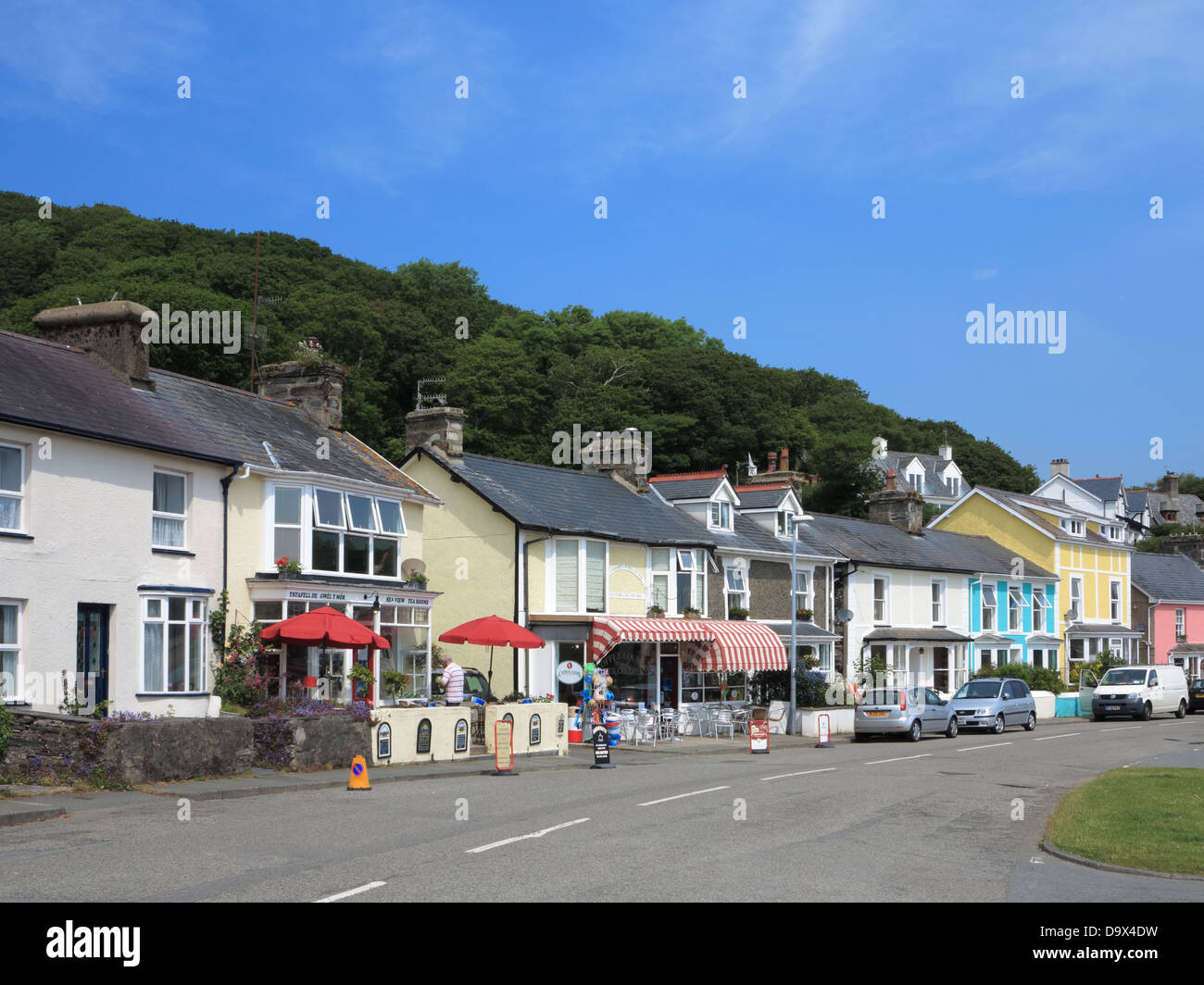 Le proprietà del lungomare, Borth-y-Gest, Porthmadog, Gwynedd Foto Stock