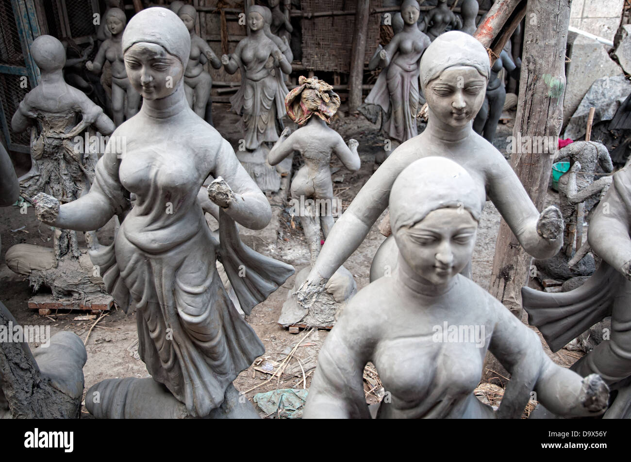 Le effigi degli dèi nel quartiere Kumartuli, Calcutta, West Bengal, India. Foto Stock