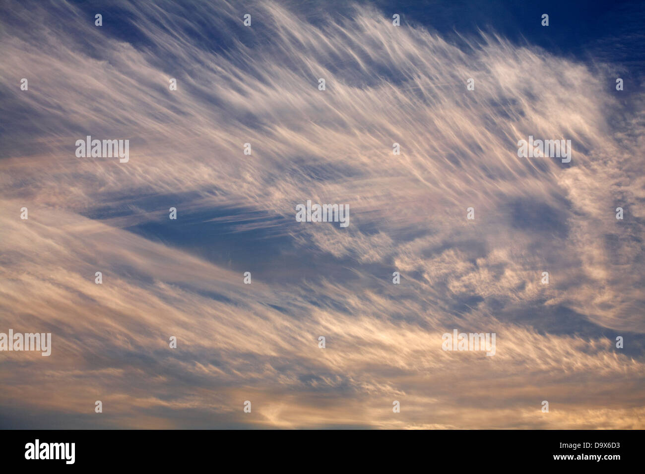 Coda mares cirrus cloud cloudscape a testa Hengistbury, Dorset in giugno Foto Stock