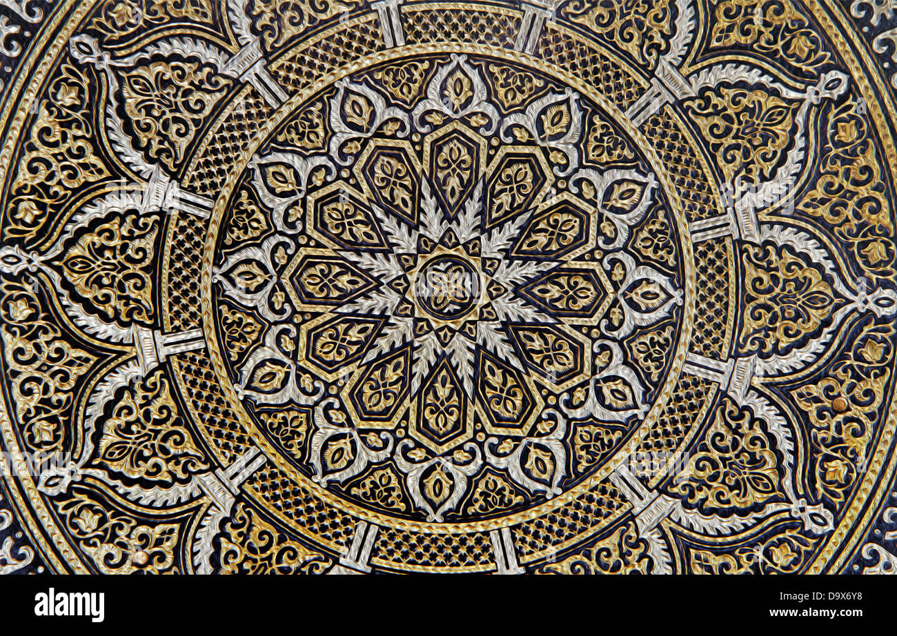 La vernice di tipico damascene piastra. Artigianato tradizionale con il metallo da Toledo. Foto Stock