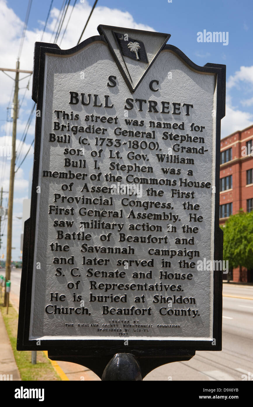 BULL STREET Questa strada è stato nominato per il generale di brigata Stephen Bull (c. 1733-1800). Nipote di Lt. Gov. William Bull mi, Stephen è stato un membro della Commons Casa di gruppo, il primo Congresso provinciale, la prima assemblea generale. Egli vide l'azione militare nella battaglia di Beaufort e campagna di Savannah e poi servito in S.C. Il Senato e la Camera dei rappresentanti. Egli è sepolto a Sheldon Chiesa, Beaufort County. Eretto da Richland County Bicentenario Commissione sponsorizzato da WIS-TV, 1977 Foto Stock