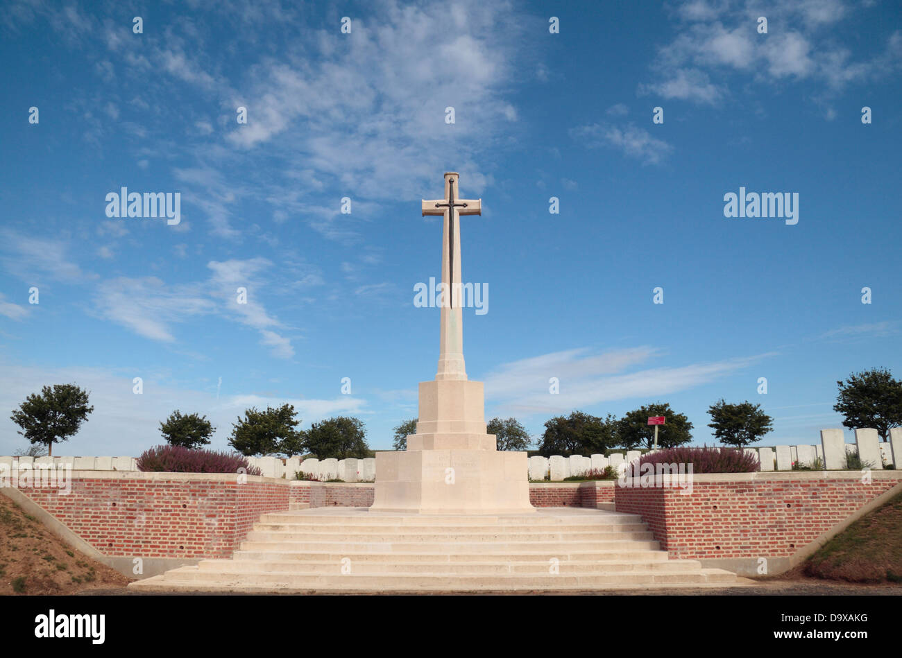 La Croce del sacrificio nel CWGC Ovillers Cimitero Militare, vicino a Albert ,Somme Picardia, Francia. Foto Stock