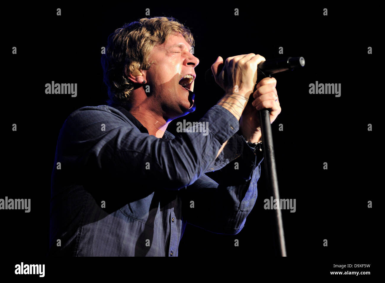 Toronto, Canada. Giugno 27, 2013. American rock band Matchbox venti suona presso il Molson anfiteatro canadese a Toronto durante il loro tour con Goo Goo Dolls. Nella foto, Rob Thomas. Credito: EXImages/Alamy Live News Foto Stock