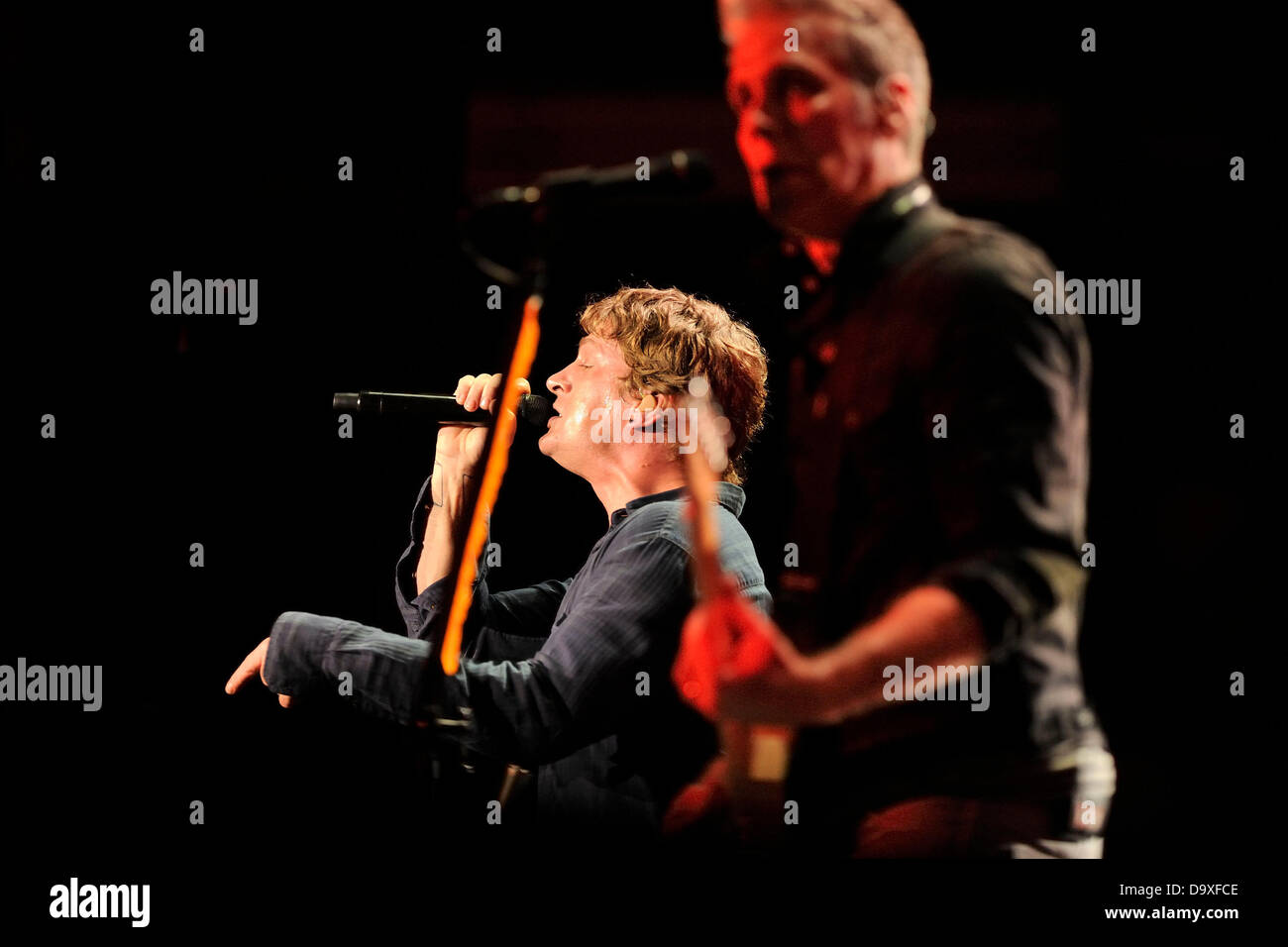 Toronto, Canada. Giugno 27, 2013. American rock band Matchbox venti suona presso il Molson anfiteatro canadese a Toronto durante il loro tour con Goo Goo Dolls. Nella foto, Rob Thomas. Credito: EXImages/Alamy Live News Foto Stock