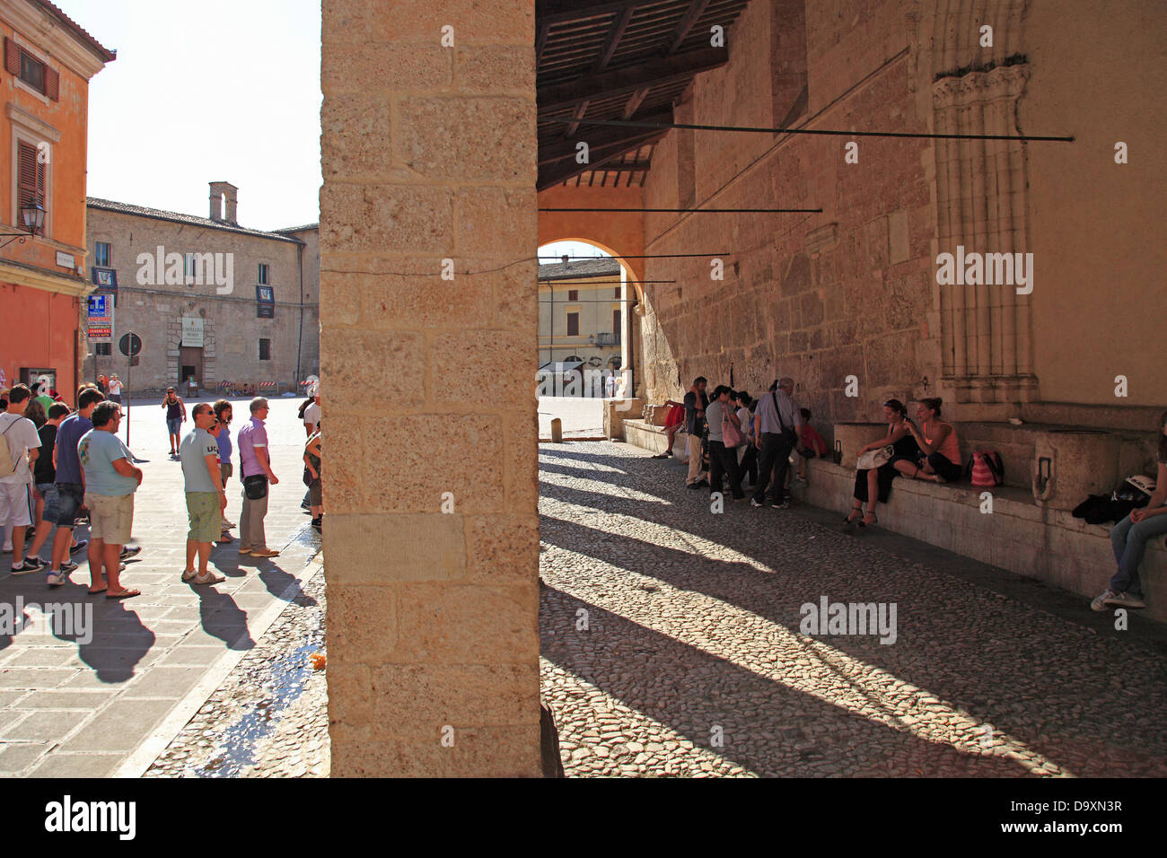 L'Italia, Umbria Comprensorio di Perugia, Norcia, square. Foto Stock