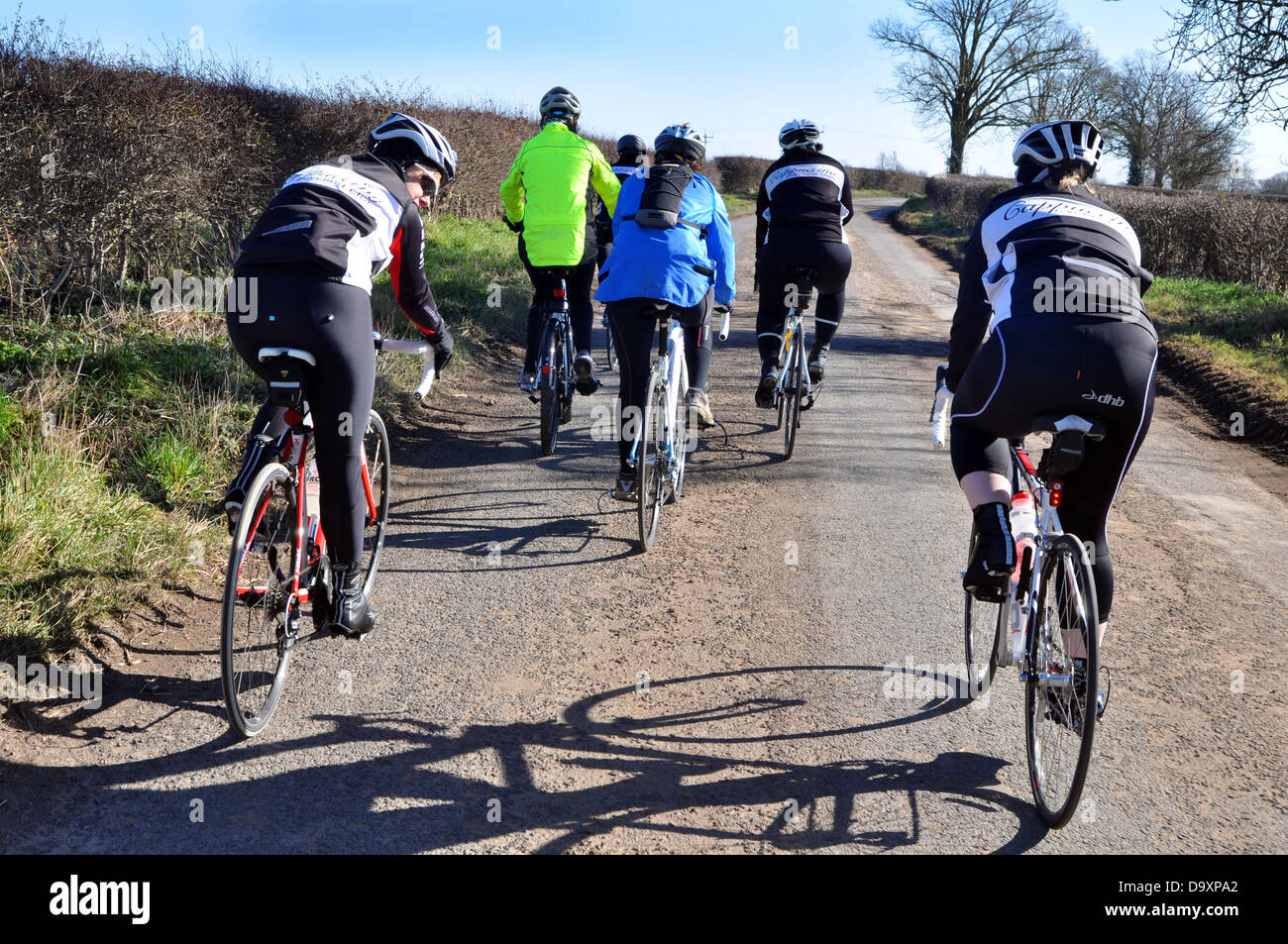 Donna ciclismo club ride insieme, North Yorkshire Foto Stock
