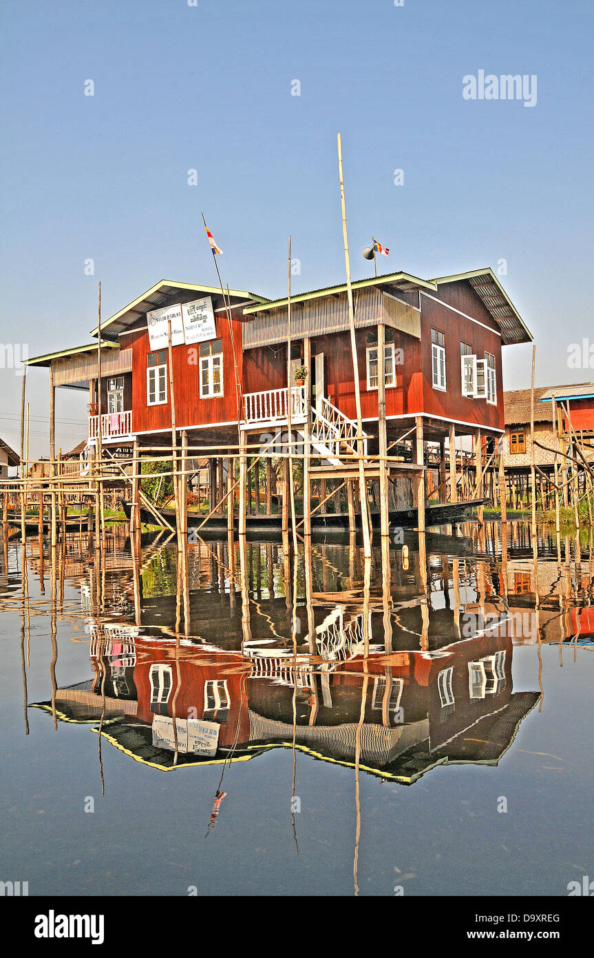 Scuola materna Lago Inle Myanmar Foto Stock
