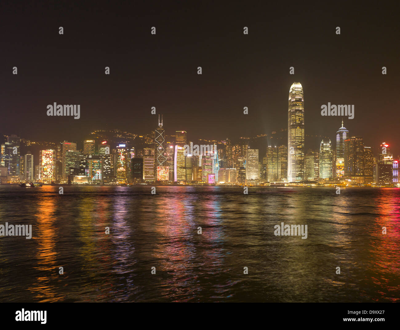 Dh Porto di Hong Kong CENTRAL HONG KONG central waterfront grattacieli di notte victoria skyline della città luci Foto Stock Dh Porto di Hong Kong CENTRAL HONG KONG central waterfront grattacieli di notte victoria skyline della città luci Foto Stock