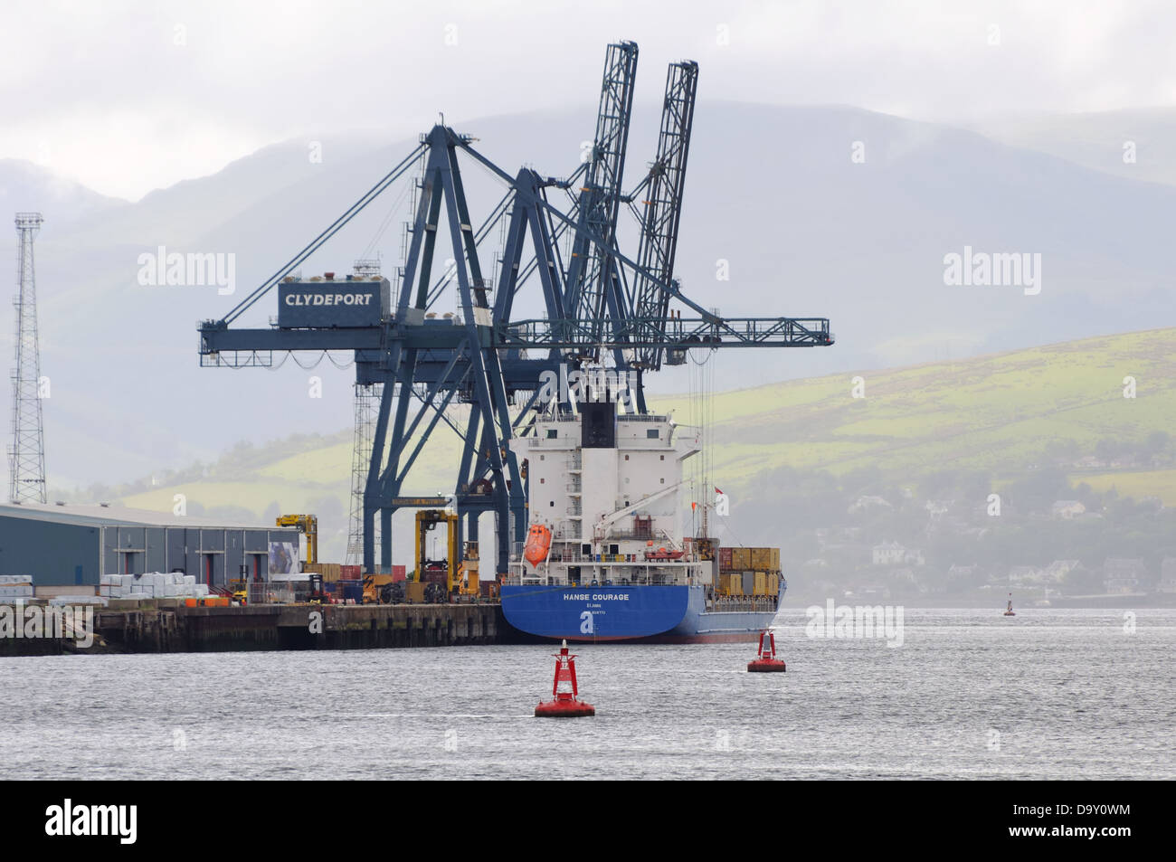 Nave di container attraccata a Greenock sul fiume Clyde, Scozia, Regno Unito, Europa Foto Stock