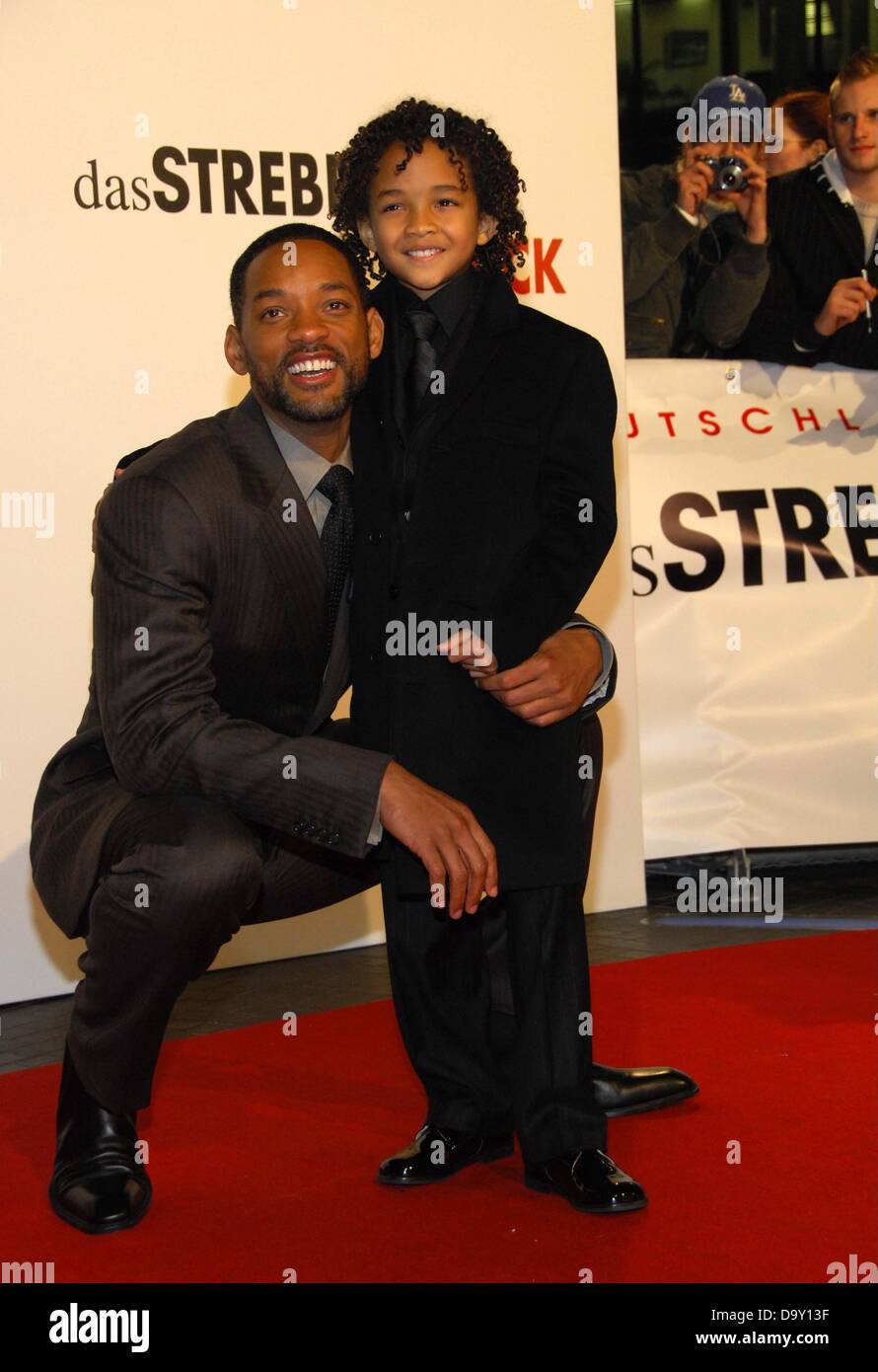 Will Smith e il figlio Jaden presso il tedesco premiere di " La ricerca della felicità" il 9 gennaio 2007. Foto Stock