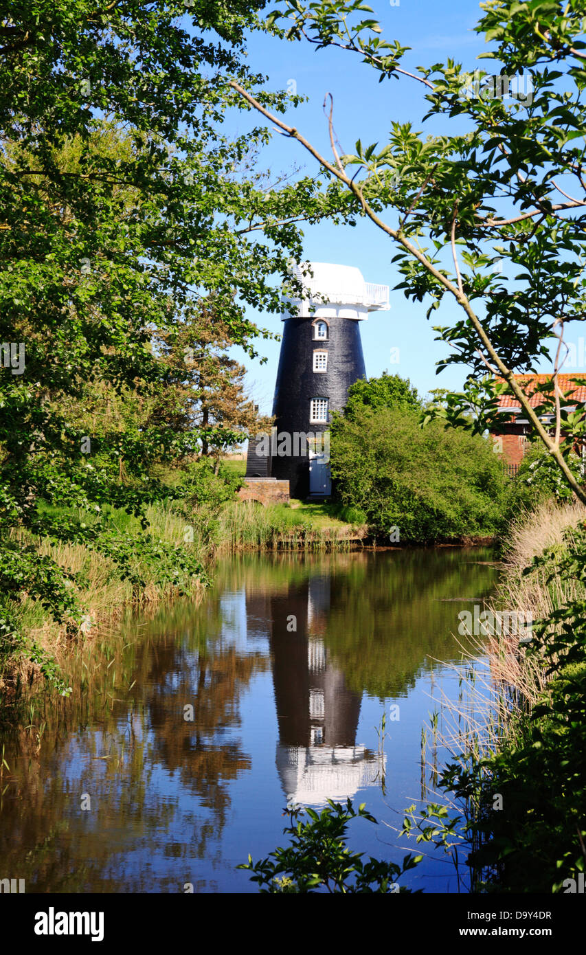 Una vista di Norton mulino di drenaggio su Norfolk Broads al Norton Subcourse, Norfolk, Inghilterra, Regno Unito. Foto Stock