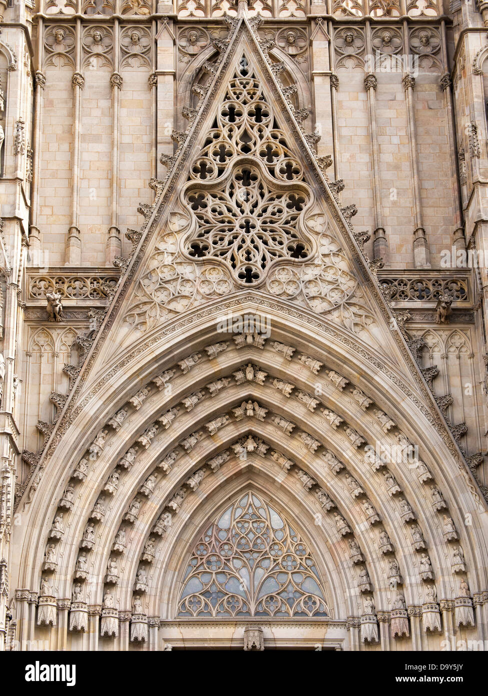 Imponente facciata di Santa Eulalia cattedrale nel quartiere Gotico di Barcellona, Spagna 3 Foto Stock