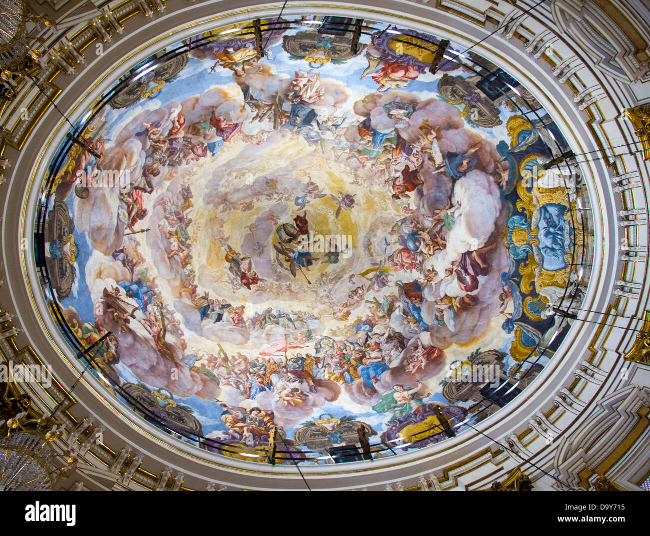 Il magnifico soffitto dipinto della Basilica della Vergine a Valencia, Spagna Foto Stock